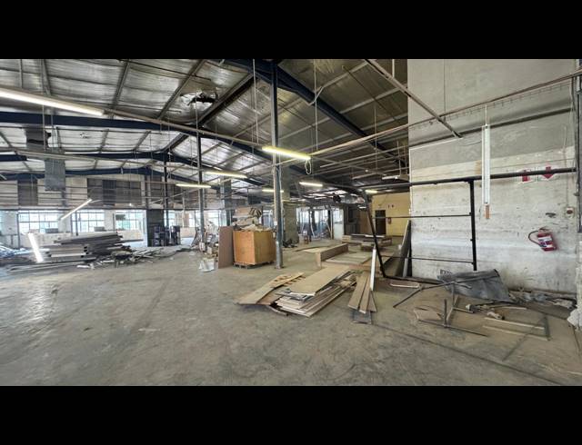 2,800M² WAREHOUSE TO LET IN KEW